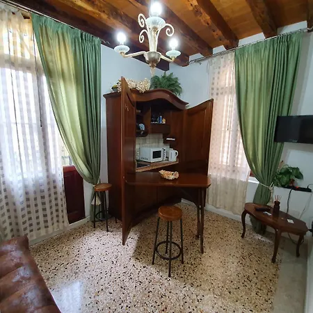 بيت ضيافة Alloggi Rivetta 3*